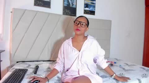 samaraa_smith1 online show from 19, 5, 2026