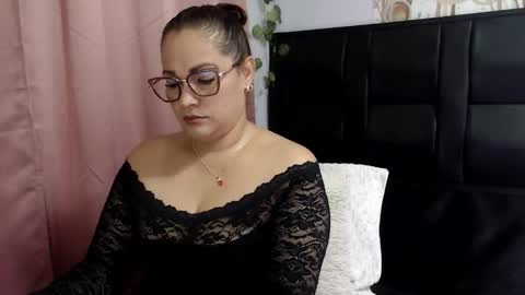 Snapshot of samira_lennox chatting on 8, 3, 2026 SAMIRA online show from 8, 3, 2026