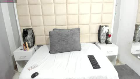 Snapshot of sammy_uwu1 chatting on 23, 5, 2026 Nice to meet you guys my name is Lina. online show from 23, 5, 2026