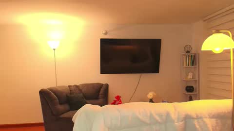 Snapshot of samy_jonnes_ chatting on 4, 10, 2025 Hello I am absent due to a family calamity I will return soon-hola estoy ausente por un problema familiar volvere pronto. online show from 4, 10, 2025