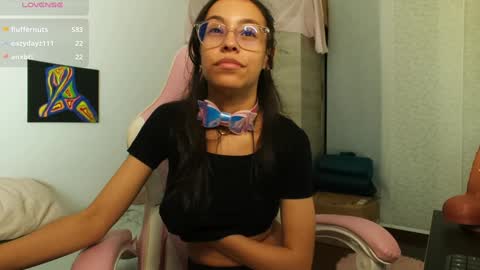 Snapshot of samyonichan chatting on 6, 1, 2025 Special show on 17 december and 23 UwU online show from 6, 1, 2025