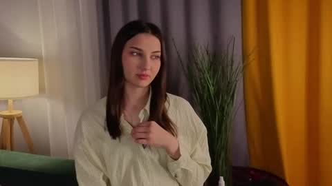 Isabel but you can call me Bella online show from 17, 11, 2025