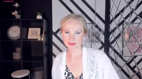 Sandra online show from 8, 2, 2025