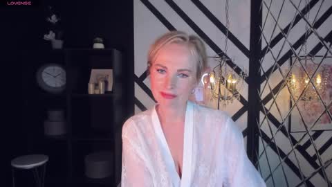 Sandra online show from 13, 2, 2025