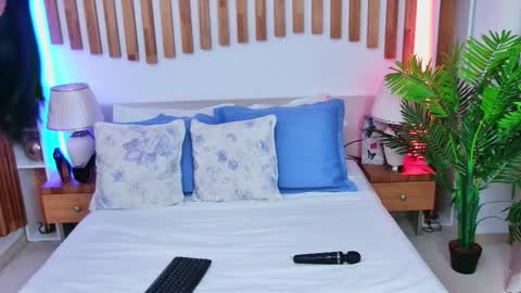 Snapshot of sandrasilverx chatting on 5, 12, 2025 Sandra online show from 5, 12, 2025