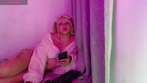 sandy_straw online show from 17, 10, 2025