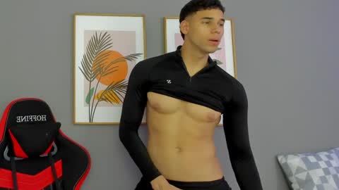 Snapshot of santana_maximo chatting on 4, 6, 2026 Maximo Santana online show from 4, 6, 2026