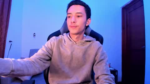 Snapshot of santi_twink19 chatting on 11, 12, 2024 santi_twink19 online show from 11, 12, 2024