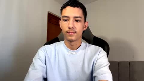Snapshot of santi_twink19 chatting on 7, 1, 2025 santi_twink19 online show from 7, 1, 2025