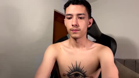 Snapshot of santi_twink19 chatting on 8, 1, 2025 santi_twink19 online show from 8, 1, 2025