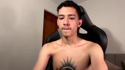 Snapshot of santi_twink19 chatting on 8, 1, 2025 santi_twink19 online show from 8, 1, 2025