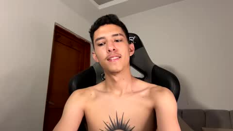 Snapshot of santi_twink19 chatting on 8, 1, 2025 santi_twink19 online show from 8, 1, 2025