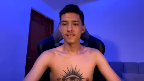 Snapshot of santi_twink19 chatting on 9, 1, 2025 santi_twink19 online show from 9, 1, 2025