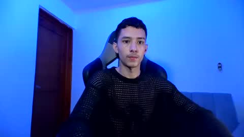 Snapshot of santi_twink19 chatting on 10, 1, 2025 santi_twink19 online show from 10, 1, 2025
