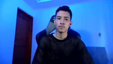 Snapshot of santi_twink19 chatting on 10, 1, 2025 santi_twink19 online show from 10, 1, 2025