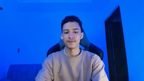 Snapshot of santi_twink19 chatting on 7, 2, 2025 santi_twink19 online show from 7, 2, 2025