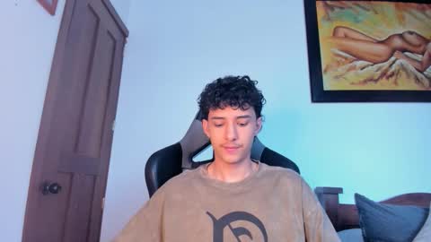 Snapshot of santi_twink19 chatting on 27, 9, 2025 santi_twink19 online show from 27, 9, 2025