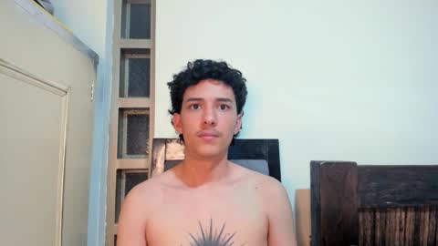Snapshot of santi_twink19 chatting on 4, 10, 2025 santi_twink19 online show from 4, 10, 2025