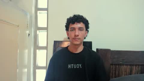 Snapshot of santi_twink19 chatting on 9, 10, 2025 santi_twink19 online show from 9, 10, 2025