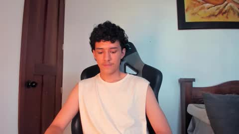 santi_twink19 online show from 25, 10, 2025