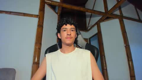 santi_twink19 online show from 10, 2, 2026