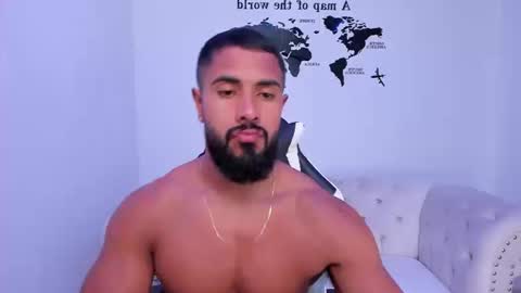 santiago_huntt online show from 12, 9, 2025
