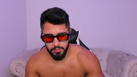 santiago_huntt online show from 28, 3, 2026