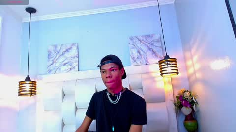 Snapshot of santiago_ortiz chatting on 2, 4, 2026 Santiiiiii online show from 2, 4, 2026