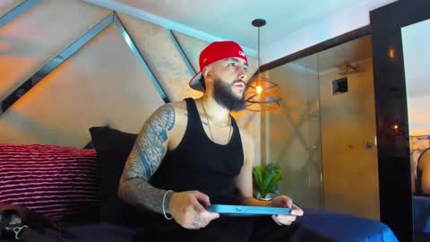 Santiago Hincapiie online show from 25, 2, 2026