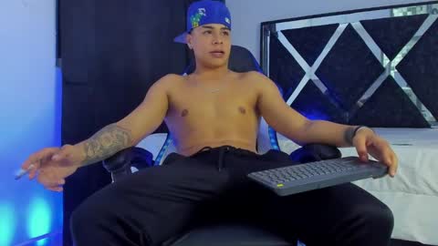 Snapshot of santiagoreyesft chatting on 31, 12, 2024 Santi Reyes online show from 31, 12, 2024
