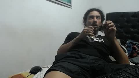 Snapshot of santiagoxxxtreme_ chatting on 1, 10, 2025 Santiago    online show from 1, 10, 2025