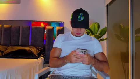 Santiago Seans online show from 12, 10, 2025