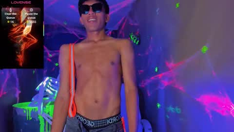 Snapshot of santti_ chatting on 2, 10, 2025 Santii online show from 2, 10, 2025