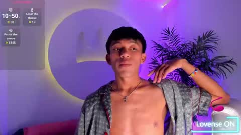 Snapshot of santti_ chatting on 7, 10, 2025 Santii online show from 7, 10, 2025