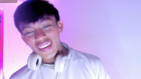 Snapshot of santti_ chatting on 19, 10, 2025 Santii online show from 19, 10, 2025