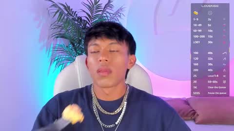 Snapshot of santti_ chatting on 27, 10, 2025 Santii online show from 27, 10, 2025