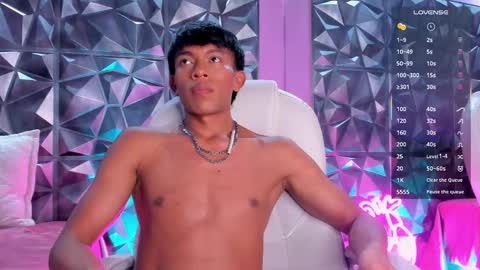 Snapshot of santti_ chatting on 29, 10, 2025 Santii online show from 29, 10, 2025