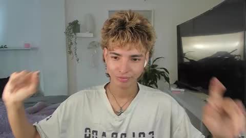 Snapshot of santy_kitty chatting on 30, 10, 2025 kitty online show from 30, 10, 2025