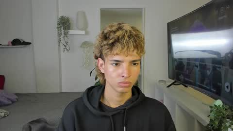 Snapshot of santy_kitty chatting on 6, 11, 2025 kitty online show from 6, 11, 2025