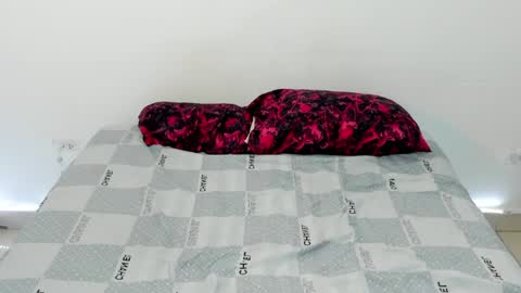 santy_of1 online show from 27, 4, 2026