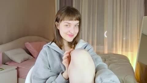 Snapshot of saphirree chatting on 21, 10, 2025 Anny online show from 21, 10, 2025