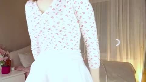 Snapshot of saphirree chatting on 22, 10, 2025 Anny online show from 22, 10, 2025