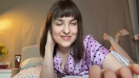 Snapshot of saphirree chatting on 29, 10, 2025 Anny online show from 29, 10, 2025