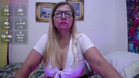 Snapshot of sara211 chatting on 2, 4, 2026 sara online show from 2, 4, 2026