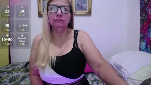 Snapshot of sara211 chatting on 4, 4, 2026 sara online show from 4, 4, 2026