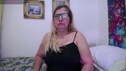 Snapshot of sara211 chatting on 17, 4, 2026 sara online show from 17, 4, 2026