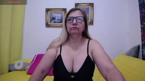 Snapshot of sara211 chatting on 4, 5, 2026 sara online show from 4, 5, 2026
