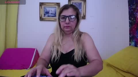 Snapshot of sara211 chatting on 8, 5, 2026 sara online show from 8, 5, 2026
