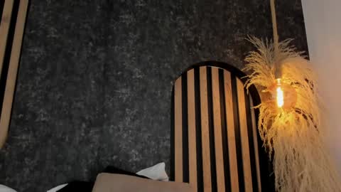 sara__jones_ online show from 11, 1, 2025