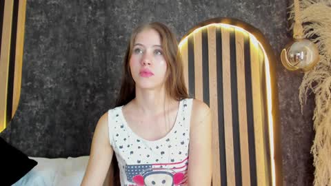 sara__jones_ online show from 3, 2, 2025
